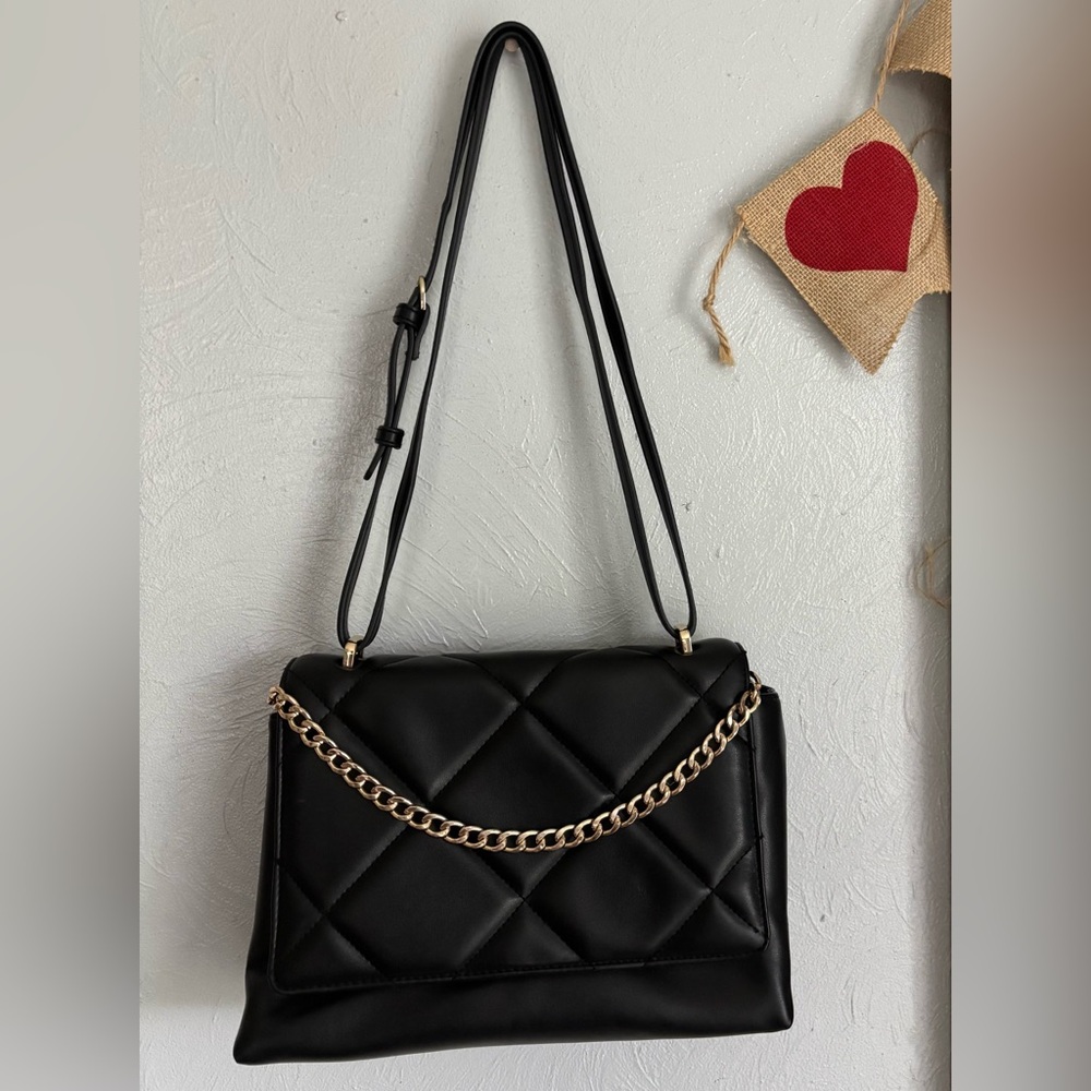 Elegant Black Quilted Shoulder Bag